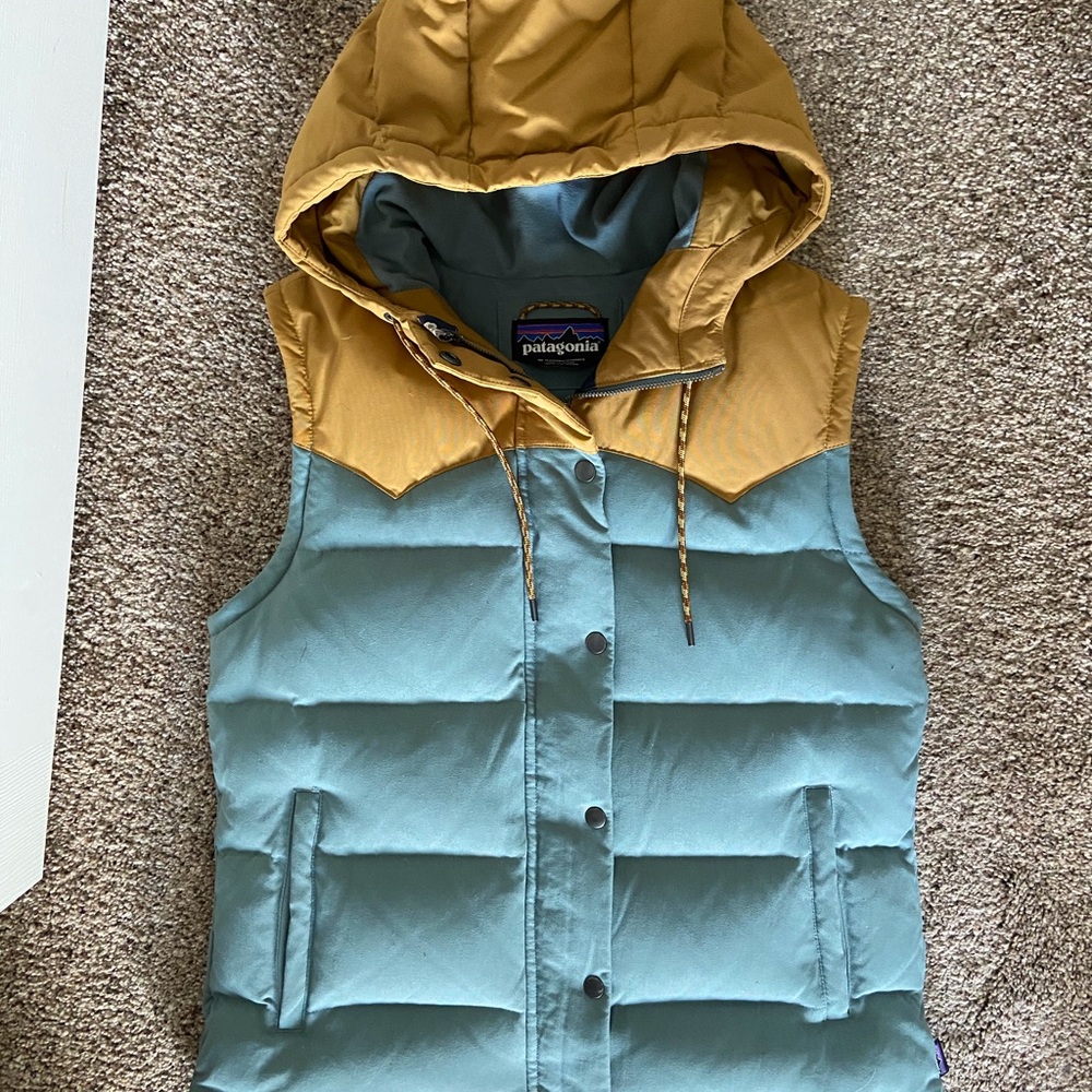 Patagonia Bivy Blue and Tan Hooded vest with silky patterned lining, Medium, EUC